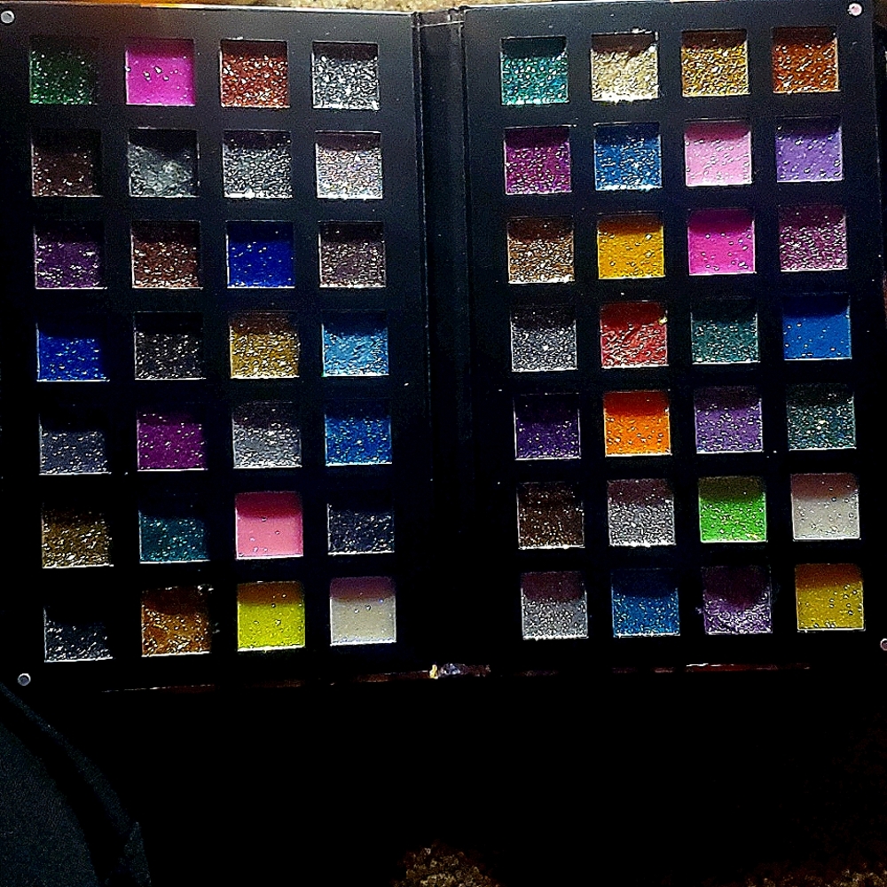 Glittery sparkle eyeshadow